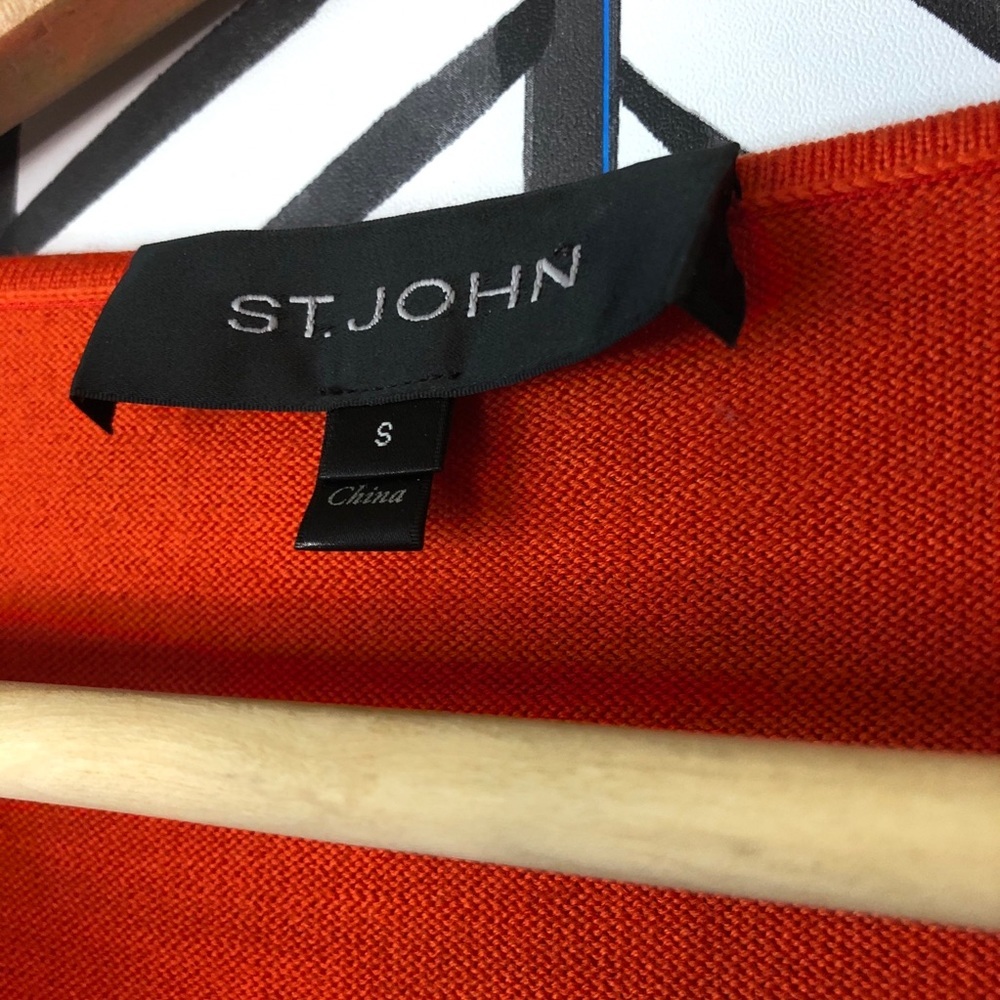 ST JOHN | Jersey Knit Bateau Neck HighLow Top - Picture 7 of 12